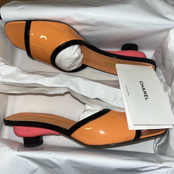 Chanel Orange Sandals Elegant Leather Slides - Picture 4 of 4